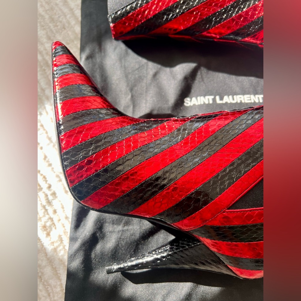 NWT SAINT LAURENT KIKI ANKLE BOOTS
Metallic Leather Red & Black SIZE 37 (6.5)